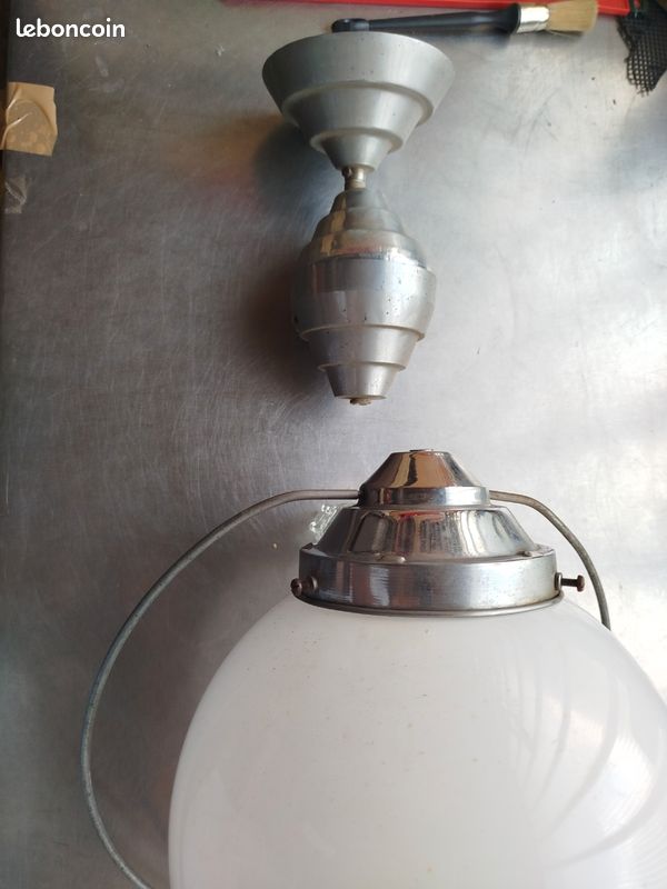 Ancienne suspension Art Déco en verre opalin blanc – Années 1930/1940 (image 2)
