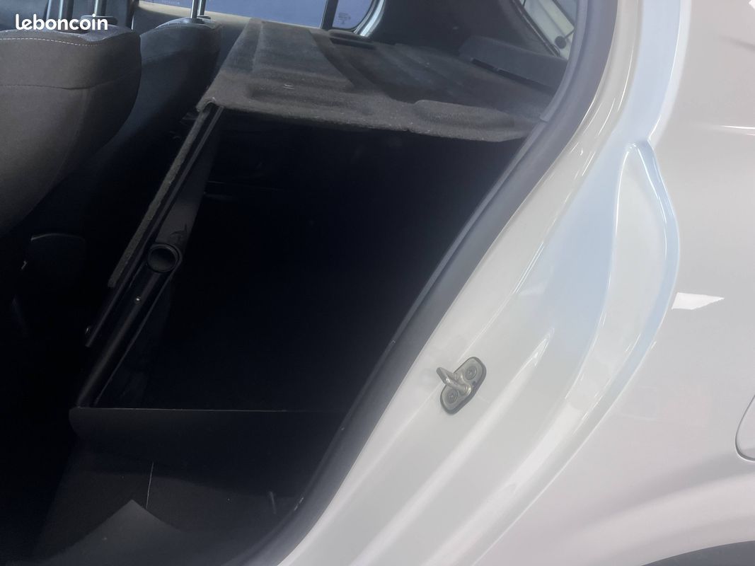 Peugeot 208 bluehdi 100 s&s bvm6 premium (image 14)