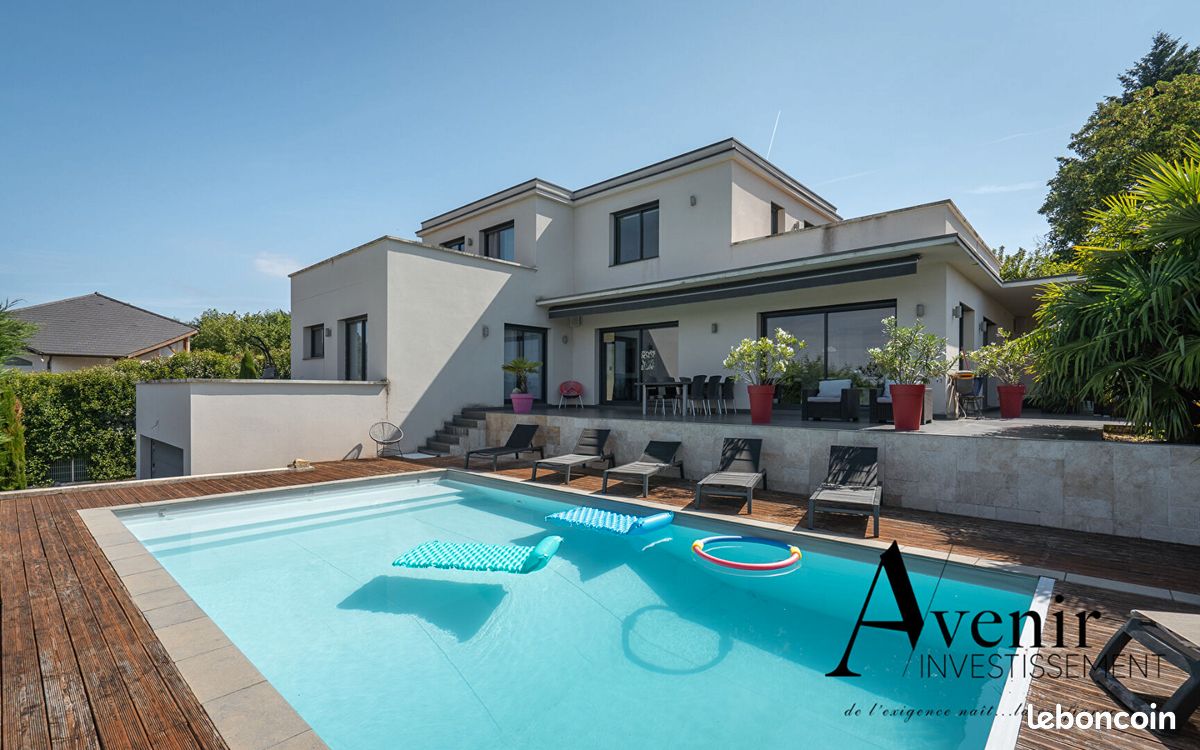 Maison 5 pièces 250 m² · à Limonest · 250 m² · 3 900 €