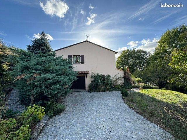 Maison 4 pièces 88 m² · à La Rochefoucauld-en-Angoumois · 88 m² · 169 600 €