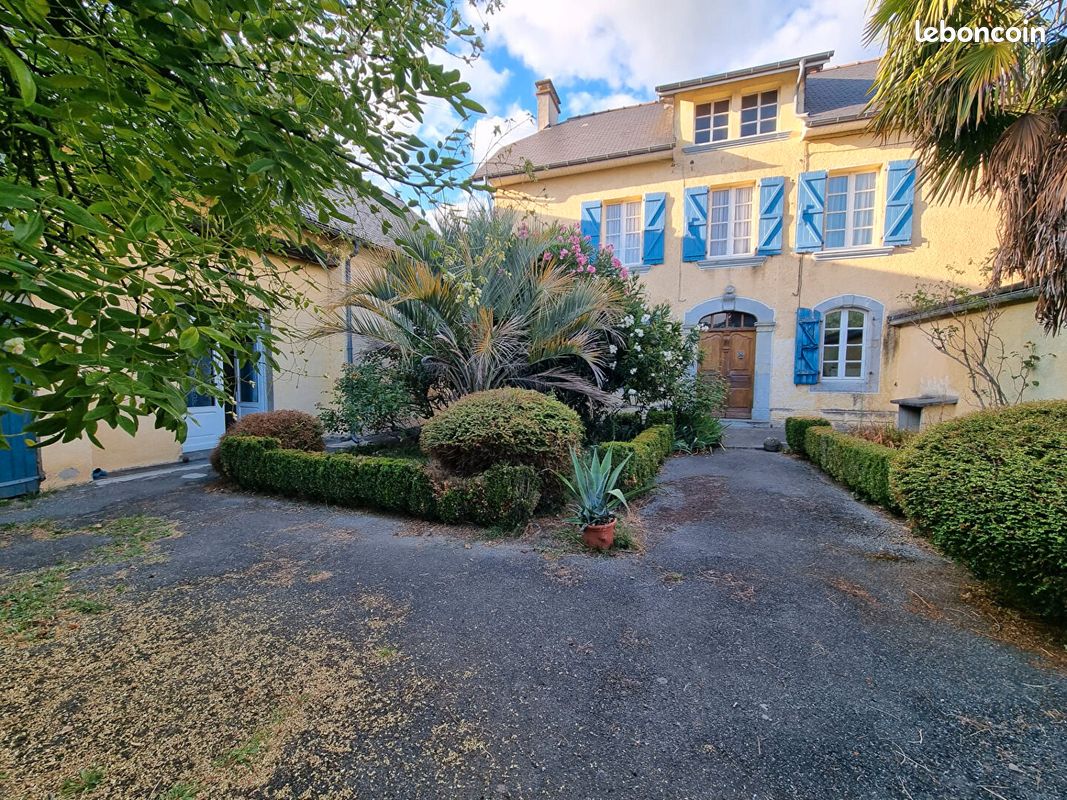 Maison 8 pièces 289 m² · à Ger · 289 m² · 430 000 €