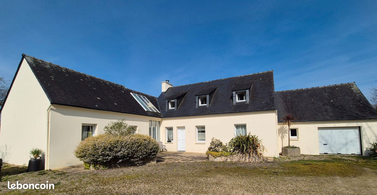 Maison 7 pièces 183 m² · à Lampaul-Guimiliau · 183 m² · 320 000 €