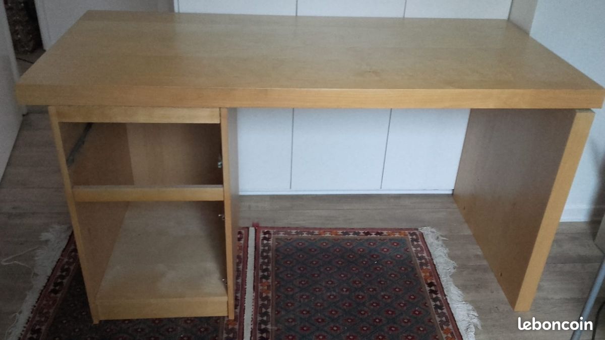 Bureau en bois (image 1)