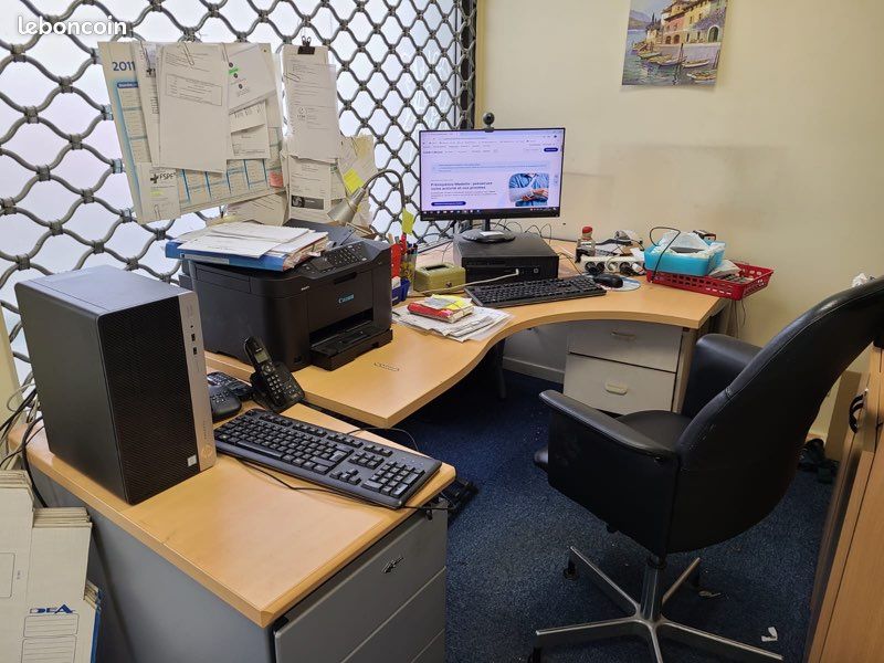 Bureau en bois (image 1)
