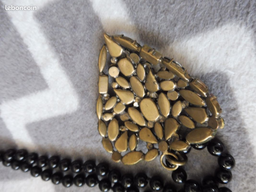 Collier long avec perles noir et pendentif cœur perles colorées très bon état (image 3)