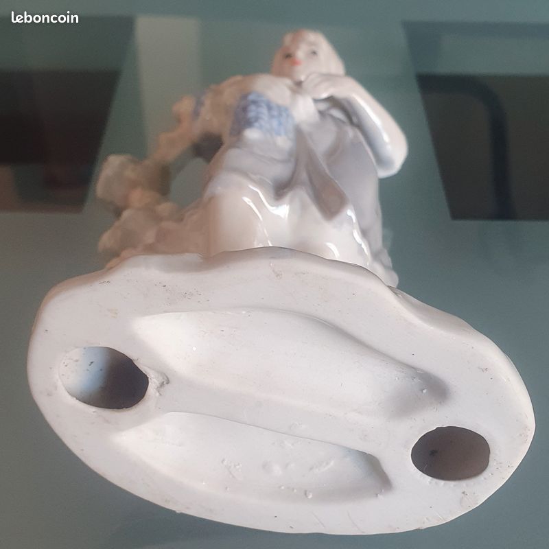 Ancienne Statuette en Porcelaine Émaillée d'une Femme Vendangeuse, Vigne, 19cm, Vintage (image 9)