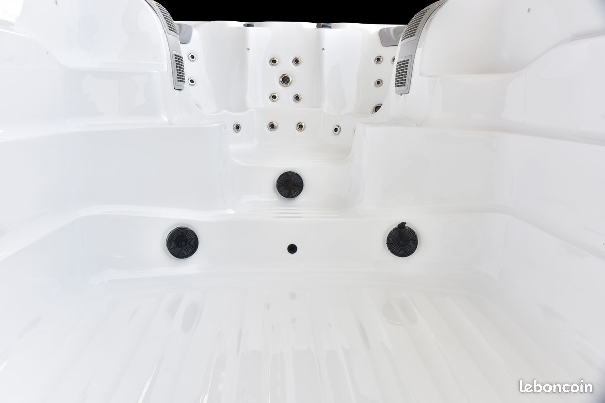 Spa de Nage 5.8m Haut de Gamme – 3 places + nage à contre-courant – Comme neuf (image 11)
