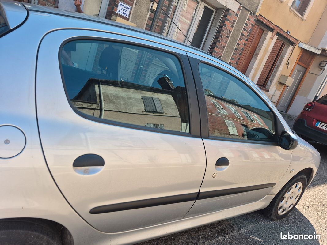 Peugeot 206 (image 2)