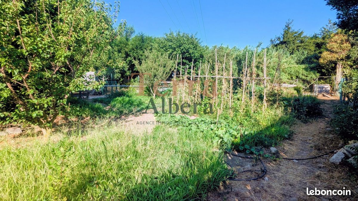 Terrain 1447 m² · à Saint-André · 1 447 m² · 28 000 €
