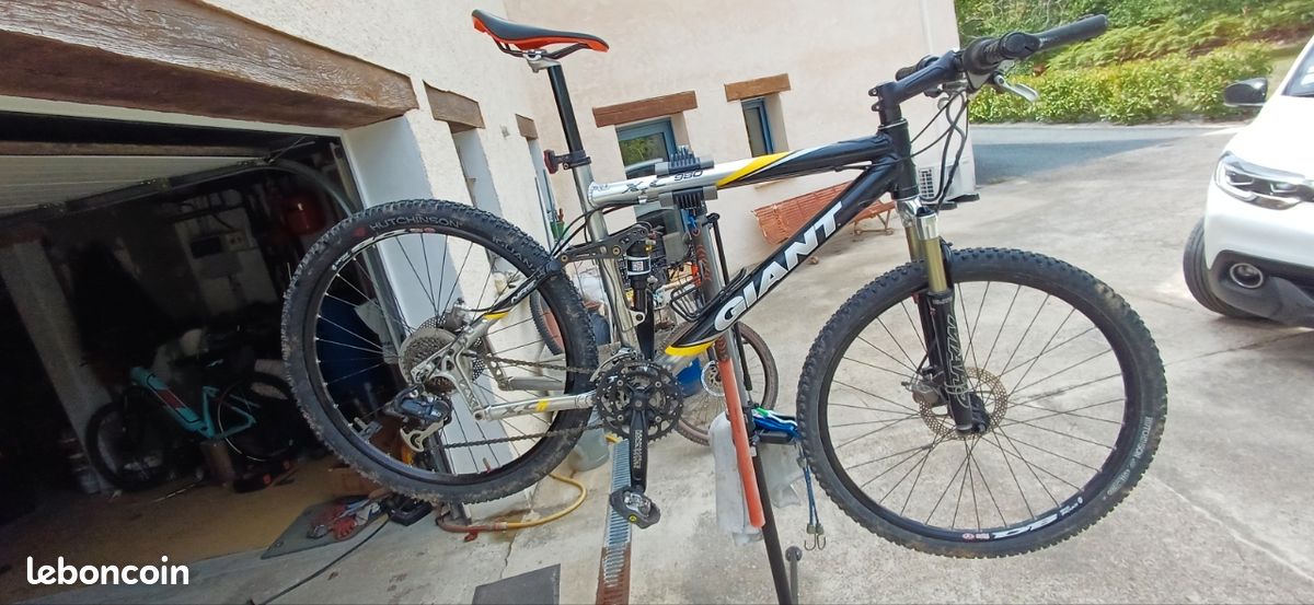 Giant tout suspendu (image 1)