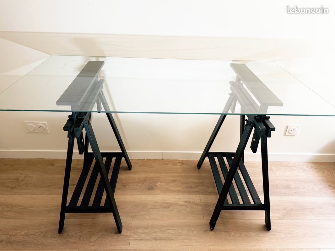 Bureau d'architecte / Table en verre et tréteaux bois (image 1)