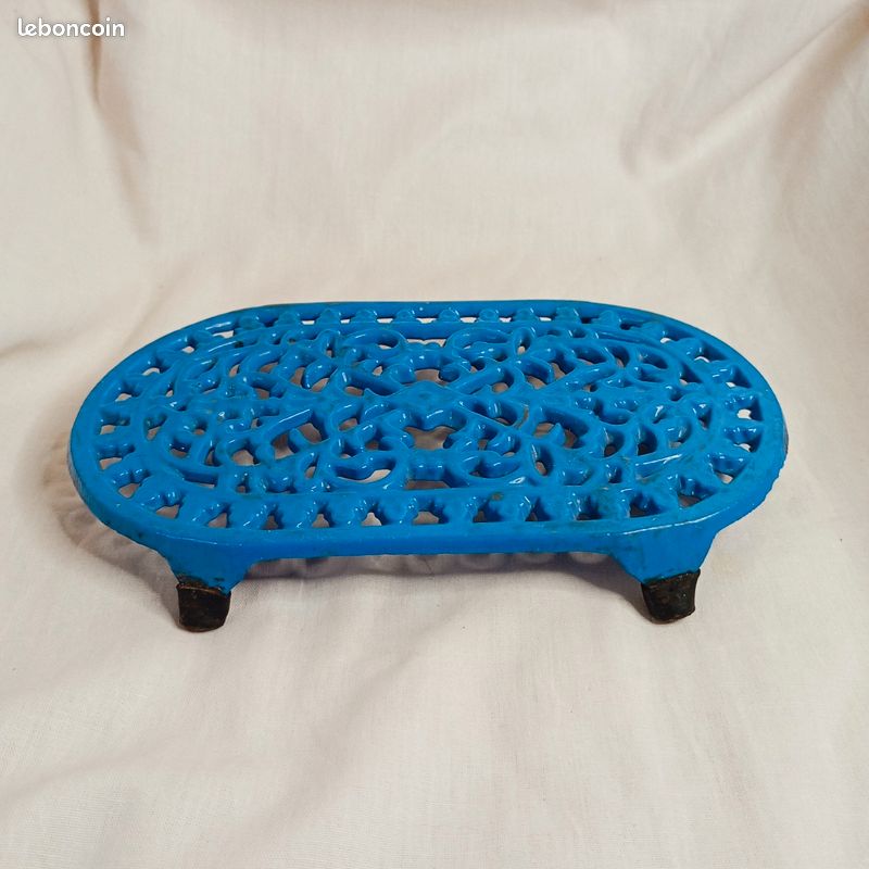 Ancien Dessous De Plat Émaillé Bleu – Trivet Métal Vintage