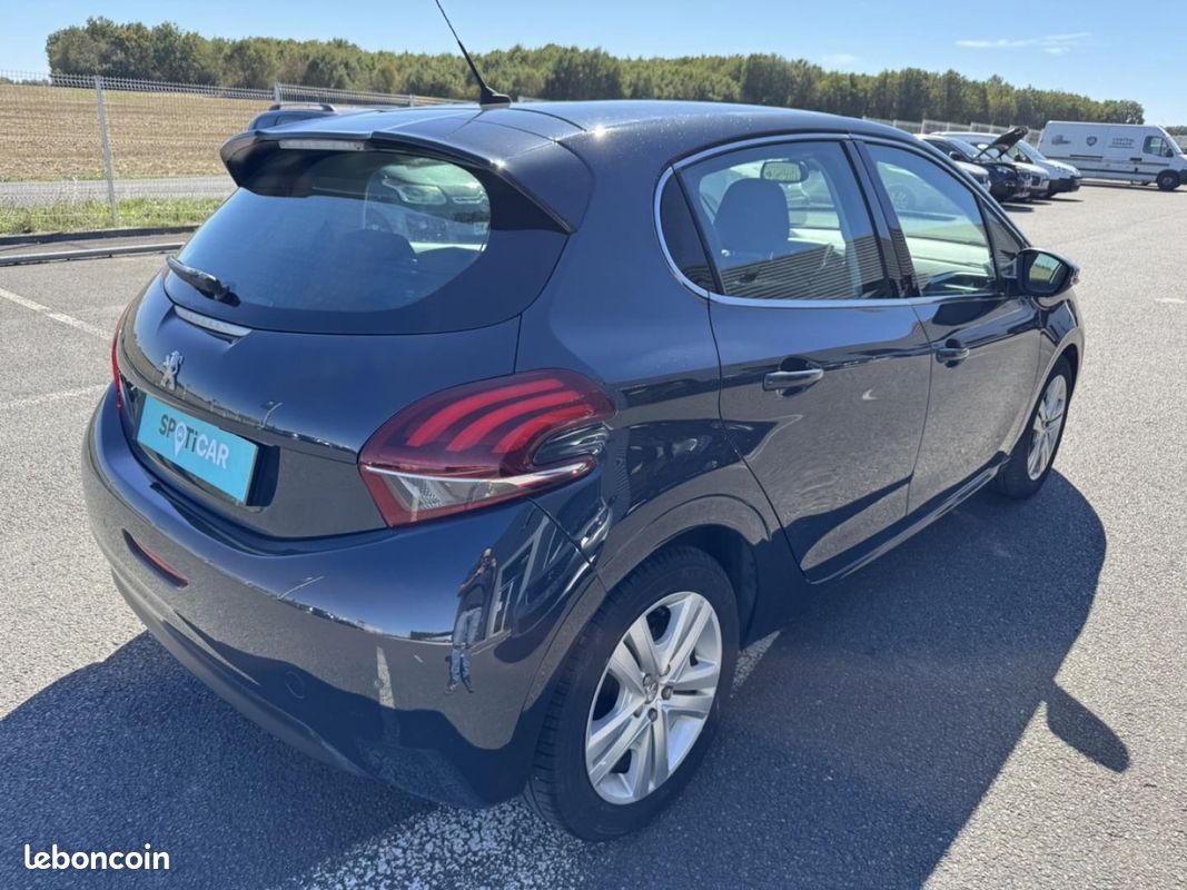 Peugeot 208 1.6 BlueHDi 75ch Allure Business S&S 5p (image 4)