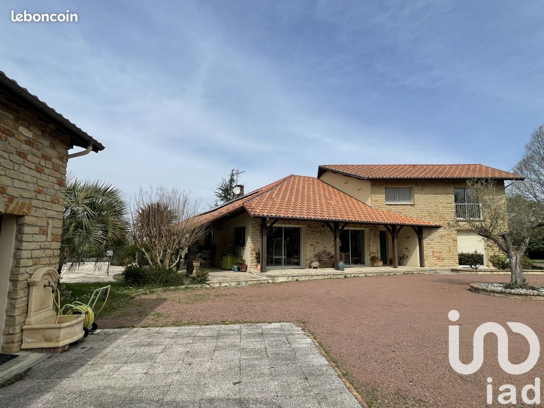 Propriété 7 pièces 274 m² - Horsarrieu 40700 (image principale 2)