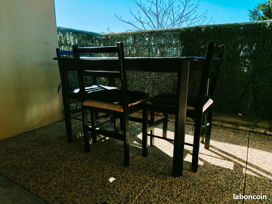 Table de salle à manger en bois noir peint (image 2)