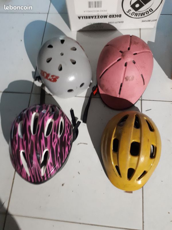 Casque rose et casque vélo (image 1)