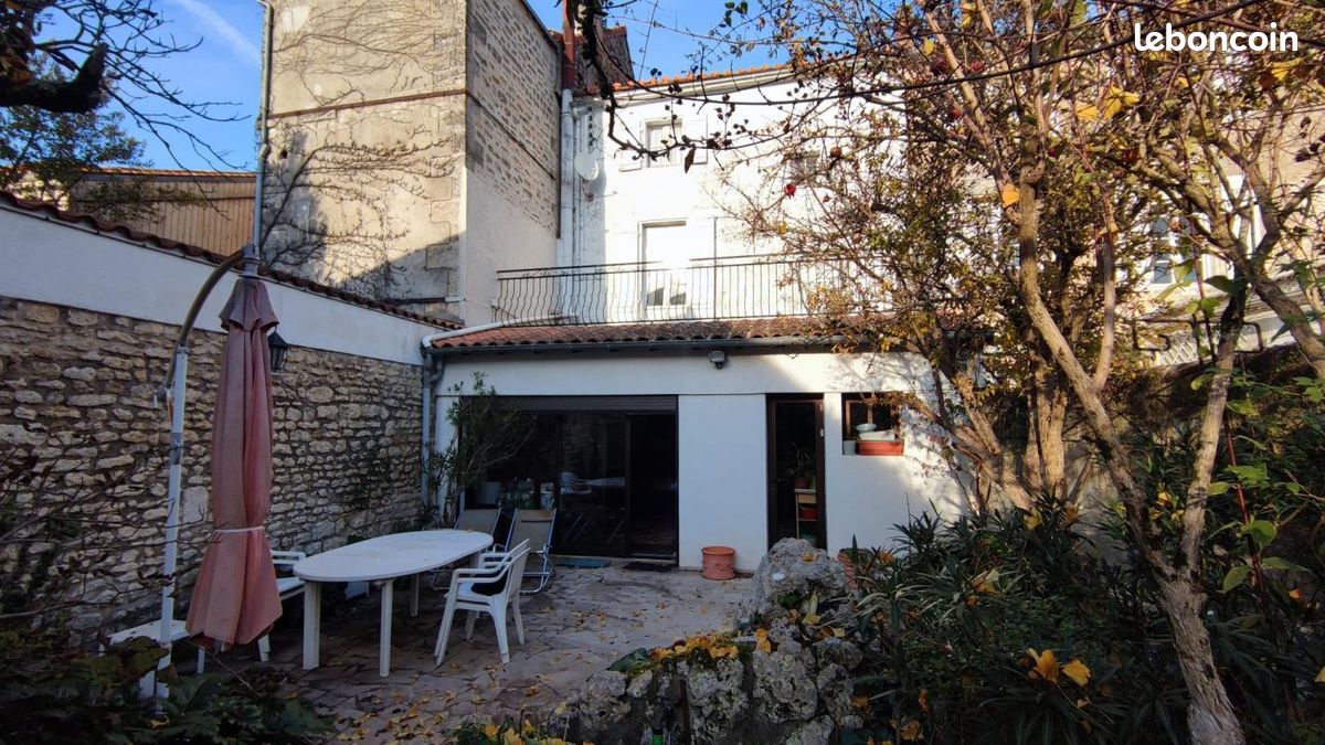 Maison 7 pièces 182 m² - Angoulême 16000 (image principale 0)