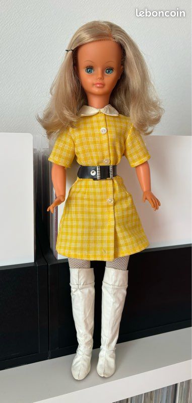 Poupée Cathie Bella (collants-mèche)- Robe De Présentation
