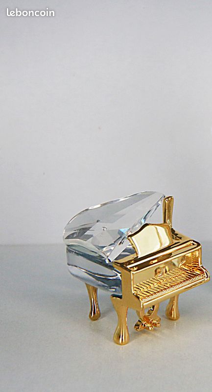 Piano (image 1)