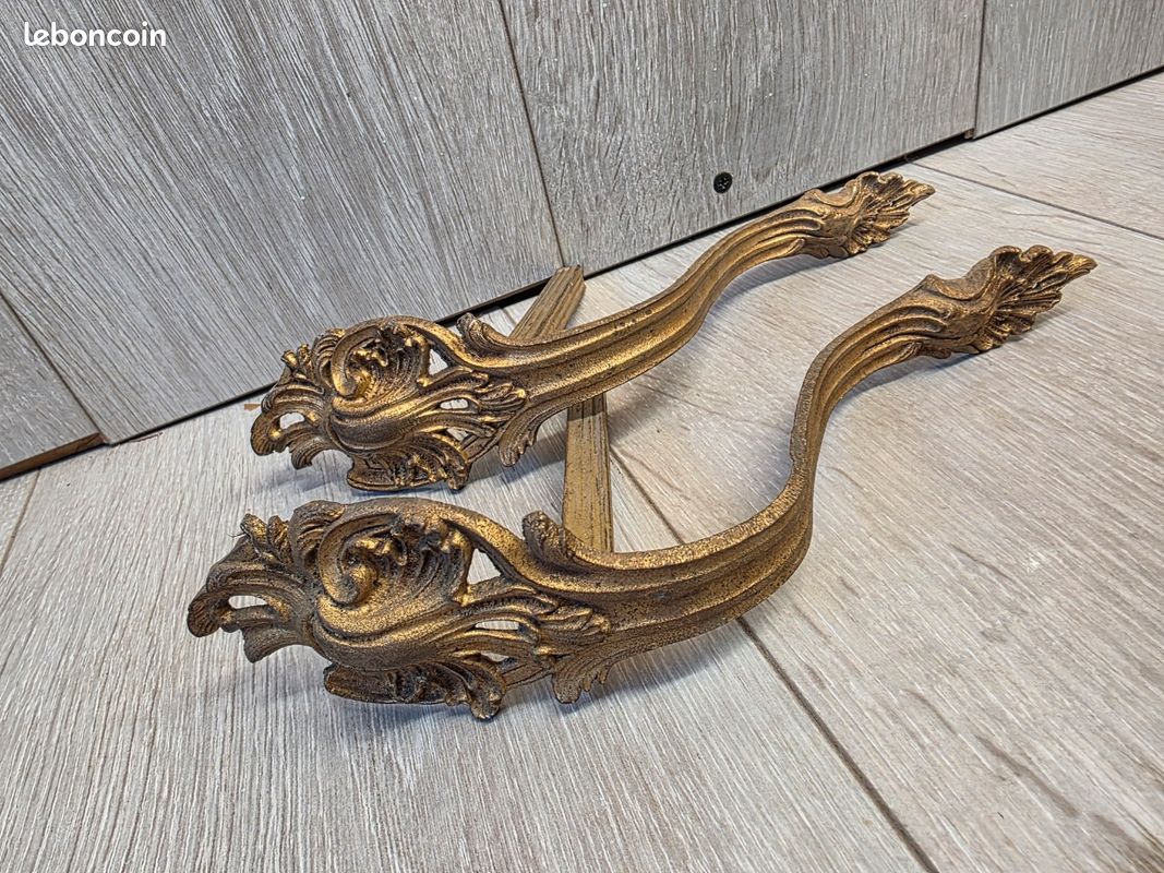 Lot de 4 embrasses anciennes en laiton - décor figuratif