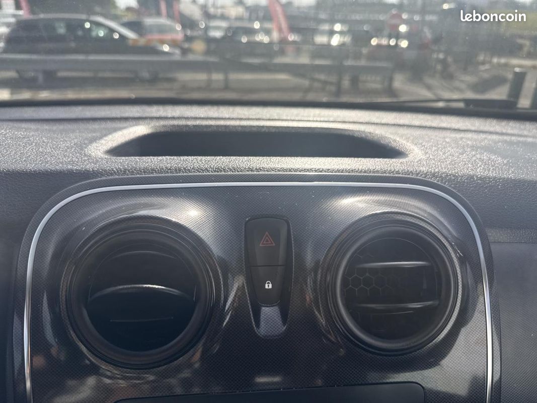 DACIA SANDERO 1.5 Blue dCi - 75 2020 Essentiel PHASE 2 1ERE MAIN (image 21)