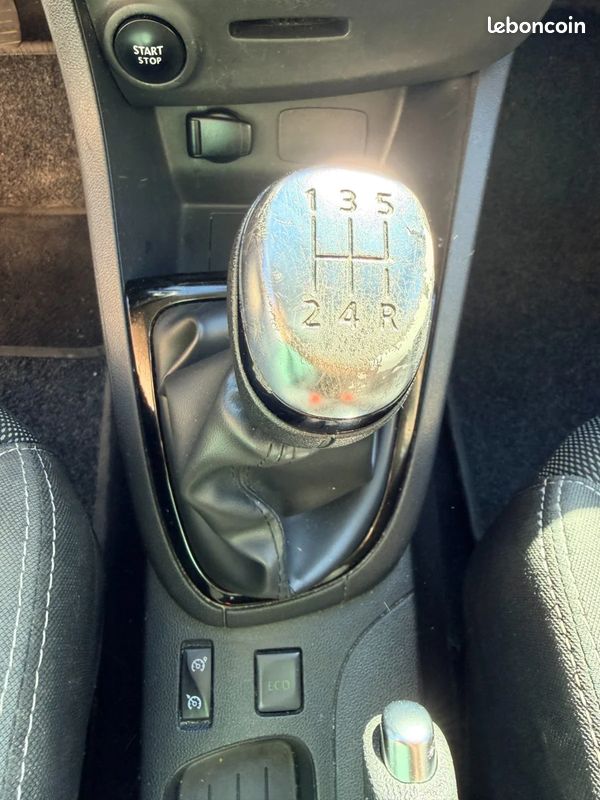 RENAULT CLIO IV BUSINESS dCi 90 Energy eco2 (image 19)