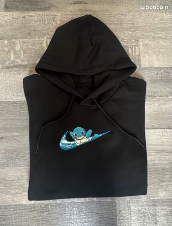 Sweat a capuche brodé Carapuce Vêtements