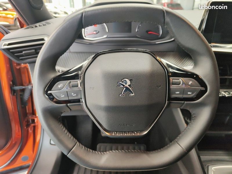 Peugeot 2008 1.2 PureTech 100ch S&S Style (image 12)