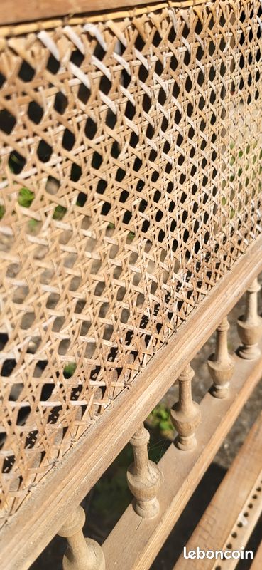 Ancienne chaise en bois en cannage (image 5)