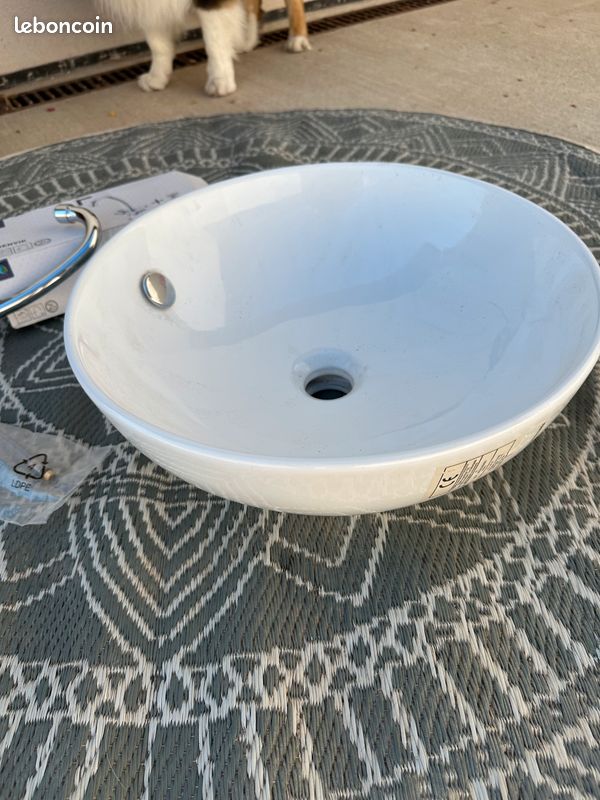 Lavabo NEUF à encastrer + bonde + robinet (image 1)