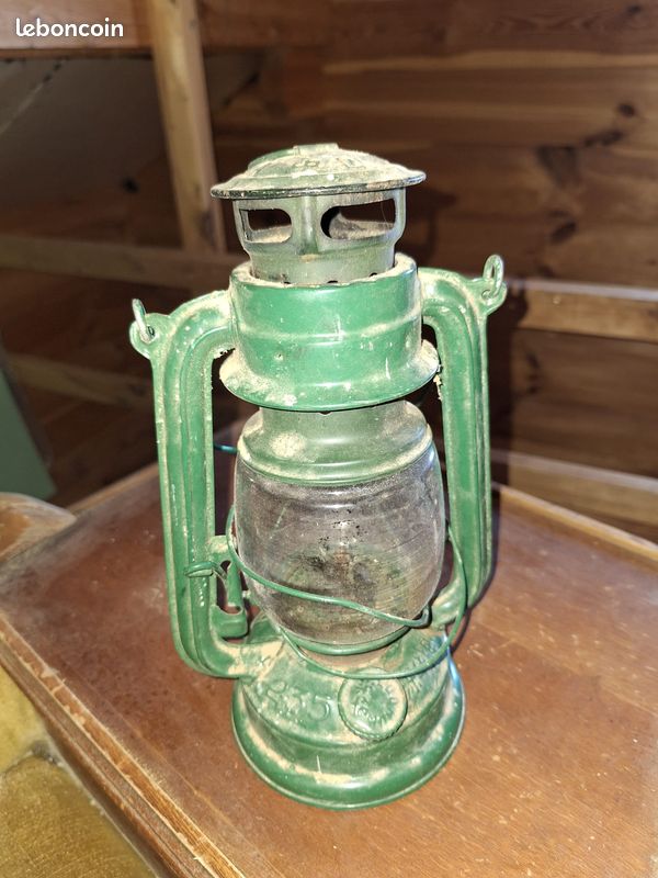 Lampe à pétrole (image 1)