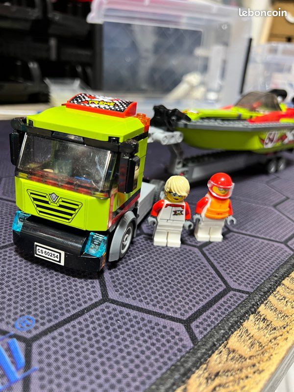 Lego - City - Le transporteur de bateau de course (60254) (image 1)