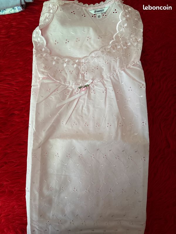 Quatre. Chemises de nuit, neuf, taille M. Damart (image 4)