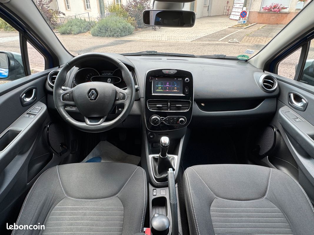 RENAULT CLIO IV PHASE 2 0,9 TCe 90cv EDITION GT Line / PHARES FULL LEDS / SIEGES CHAUFFANTS / PEINTURE BLEUE IRON / KEYLESS GO / CLIM AUTO ETC... (image 3)