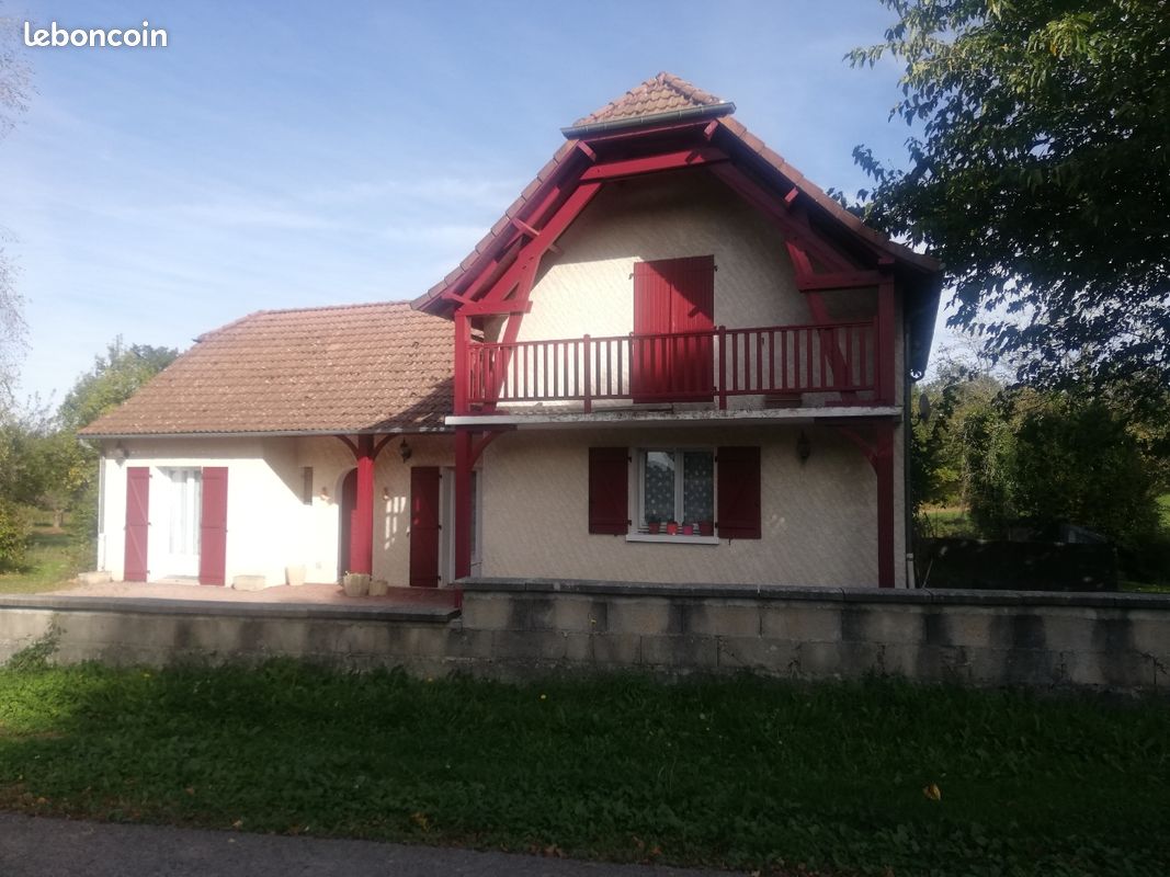 Maison 8 pièces 165 m² · à Lagraulière · 165 m² · 245 000 €