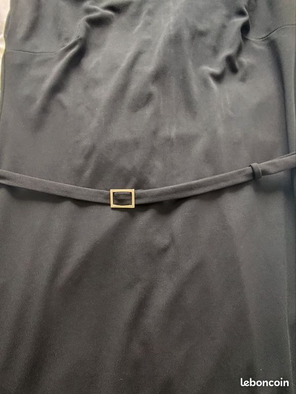 Robe noire ceinturée (image 3)