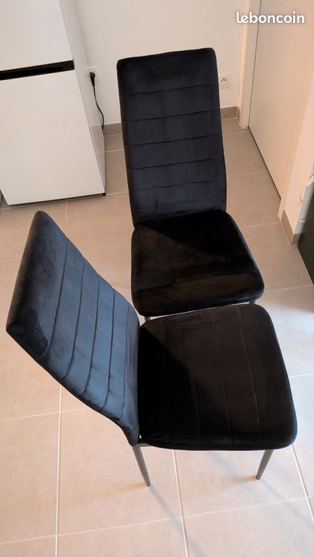 Chaises rembourrées effet velours (image 1)