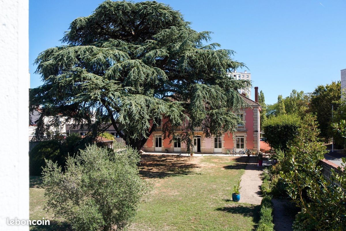 Maison 10 pièces 337 m² · à Mâcon · 337 m² · 550 000 €