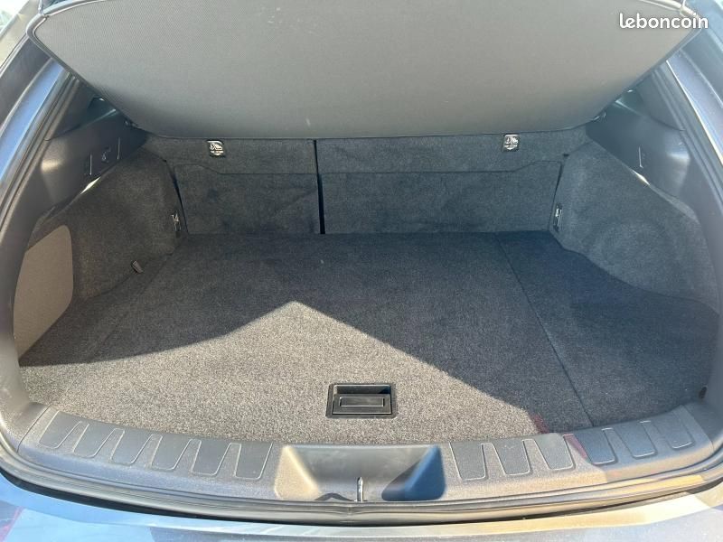 Lexus UX 250h Executive 2WD (image 23)