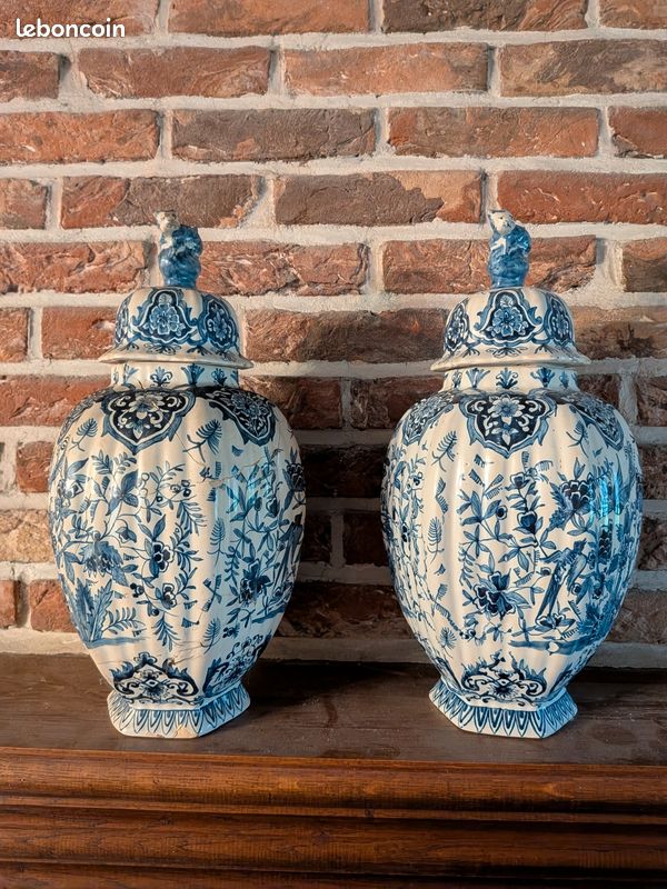 Paire de potiches en porcelaine de Desvres (image 1)