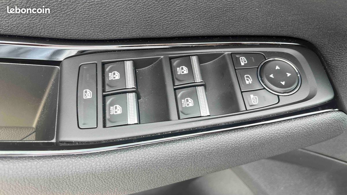 RENAULT Austral full hybrid E-Tech 200 ch Techno (image 17)