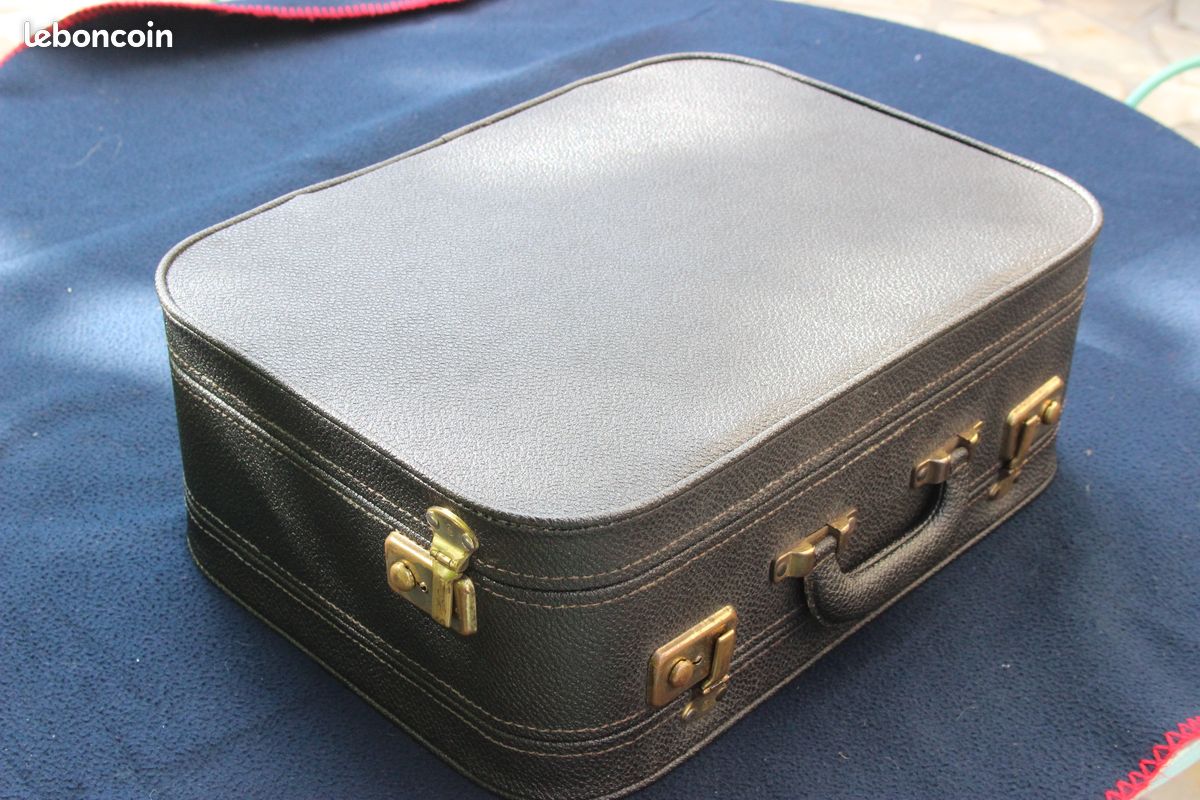 Valisette deux compartiments (trousse de toilette et habits) (image 1)