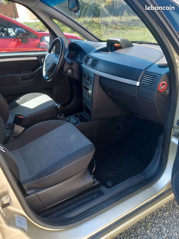 Voiture d’occasion (image 1)