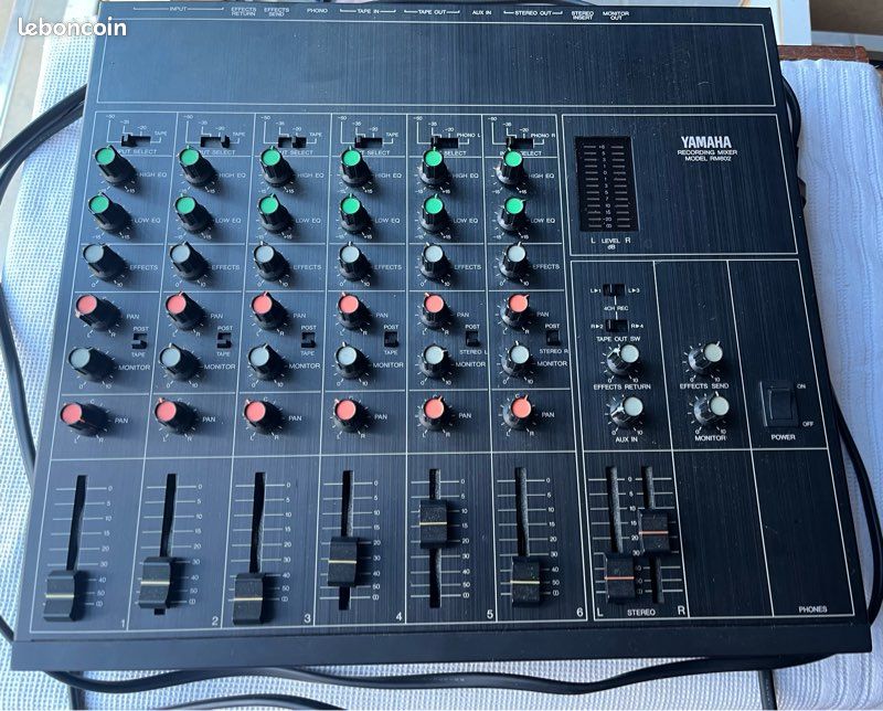 Table de mixage Yamaha RM602 vintage 6 voies (image 2)