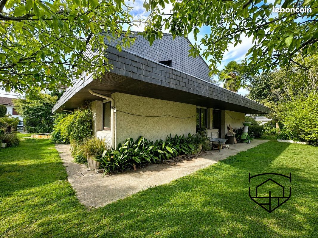 Maison 9 pièces 255 m² · à Pau · 255 m² · 480 000 €