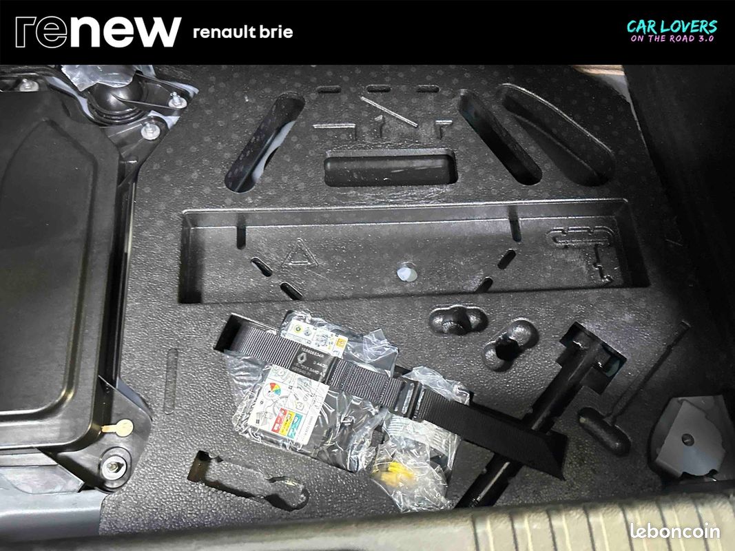 RENAULT Clio E-Tech 140 - 21 Business (image 15)