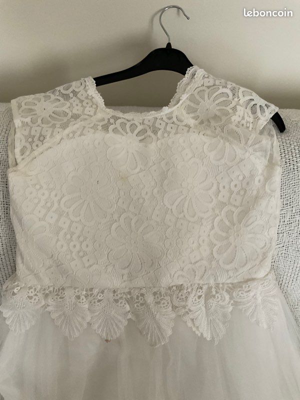 Robe DE MARIÉE VINTAGE ( POLYESTER + VISCOSE) TAILLE 36/38 ? (image 1)