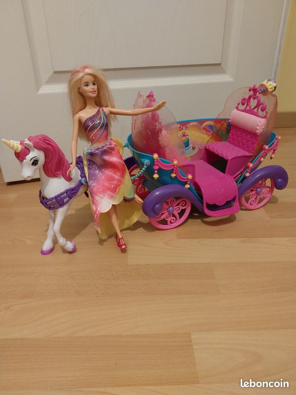 Carrosse Barbie Arc en ciel (image 3)
