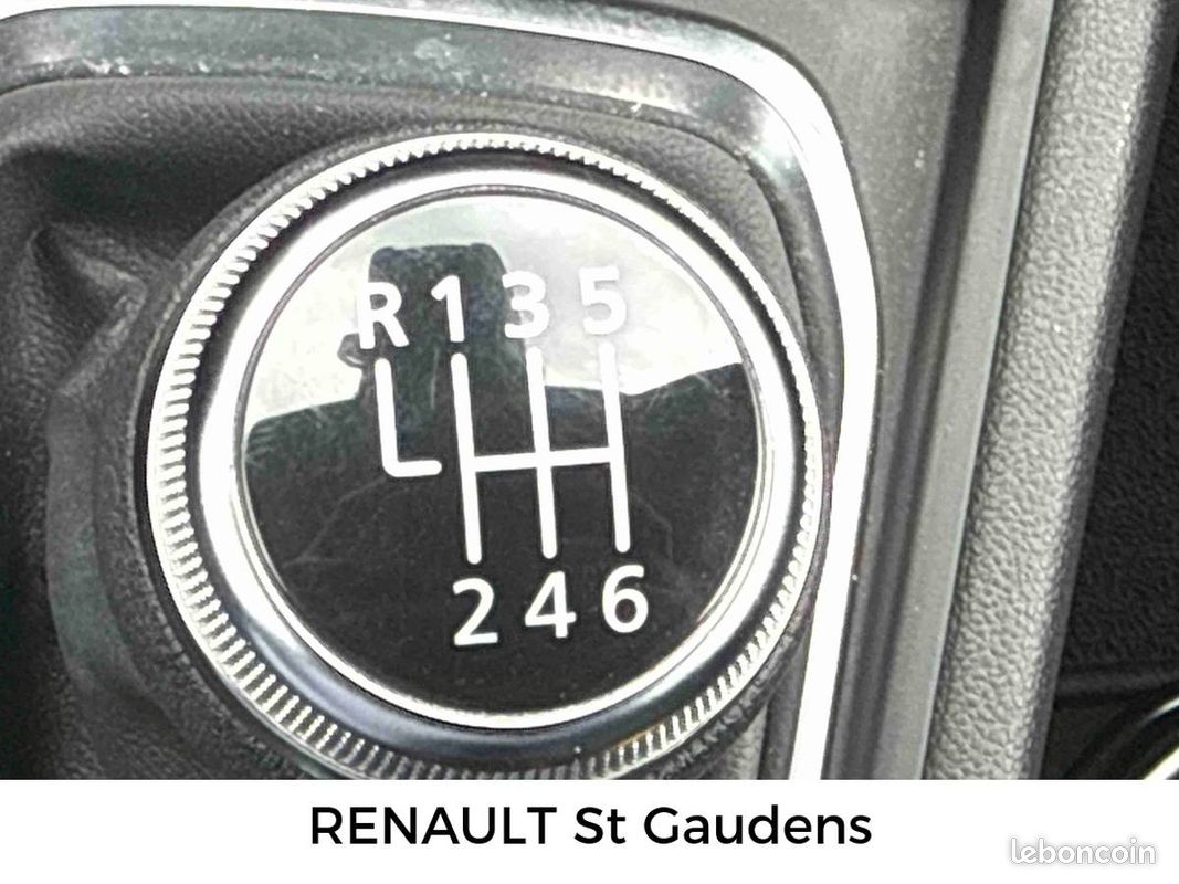 RENAULT Captur TCe 90 Techno (image 16)