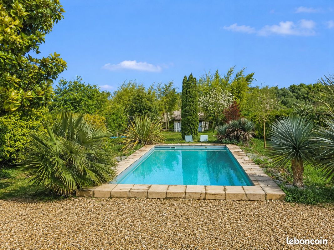 Maison 8 pièces 197 m² · à Gond-Pontouvre · 197 m² · 397 000 €